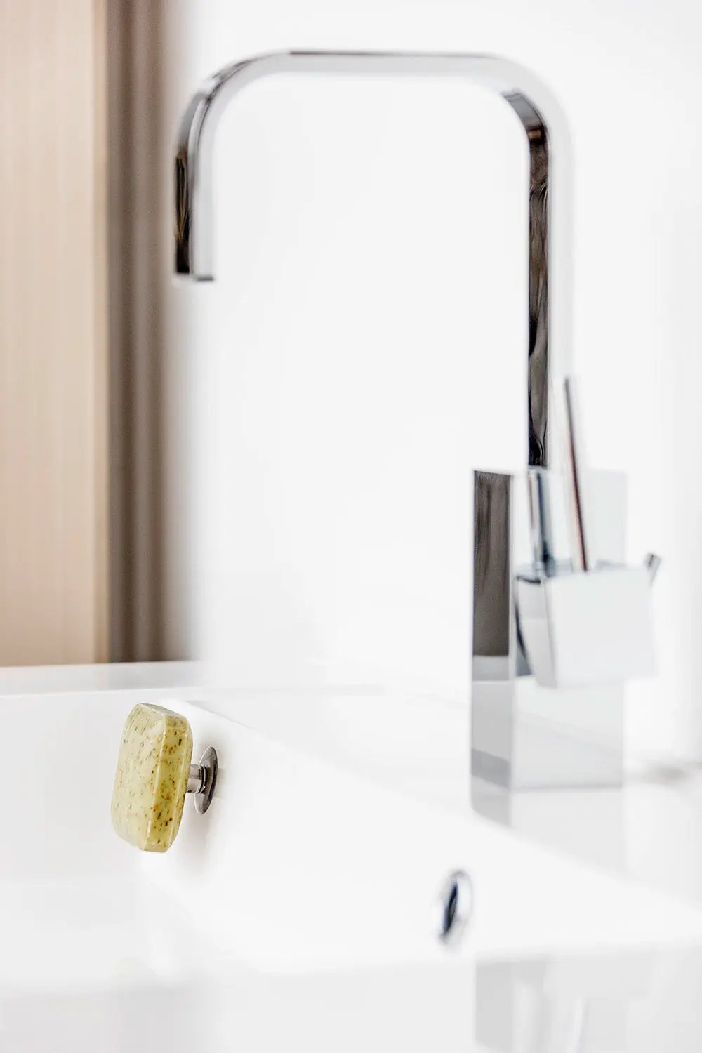 SAVONT Original Magnetic floating soap holder | Always dry & clean | Soap dish dispenser drainer for shower or sink SAVONT